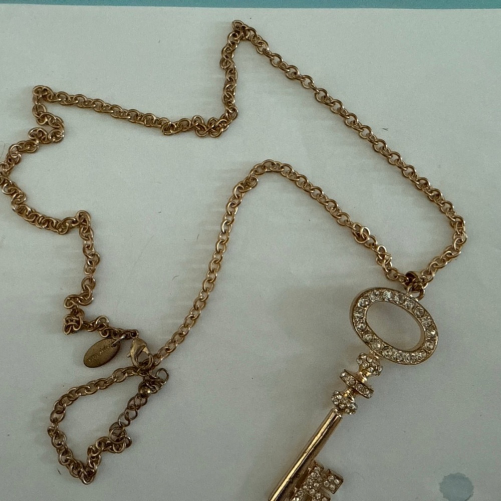 Cära Gold Key Necklace